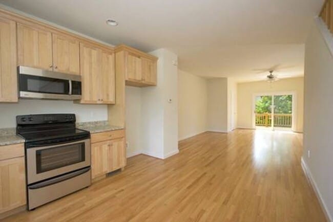 Building Photo - 1013 Linden Ave