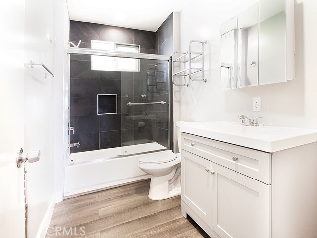 Building Photo - 2027 Vista Del Mar Ave