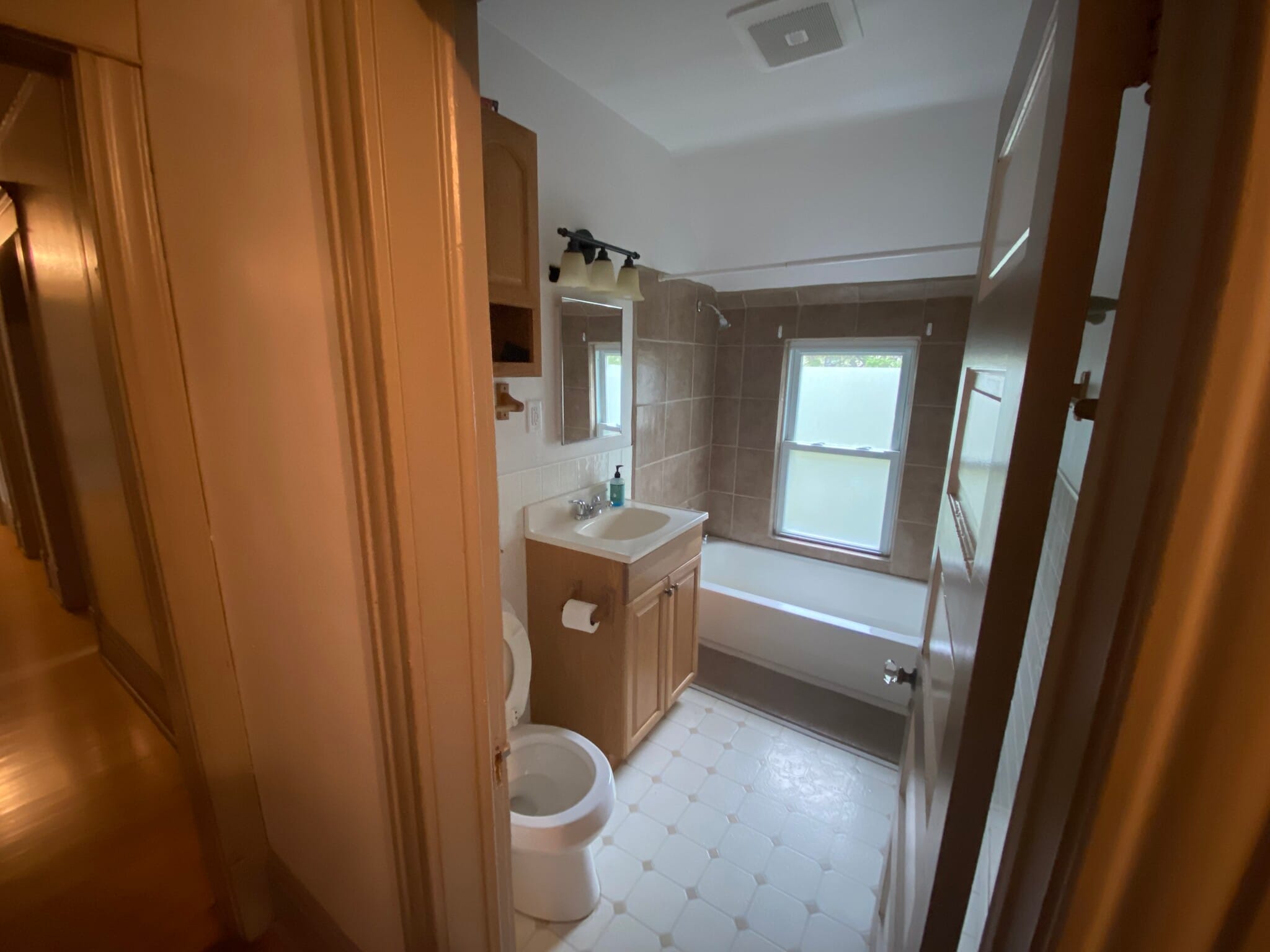 Bathroom - 2226 N Dupont Ave N