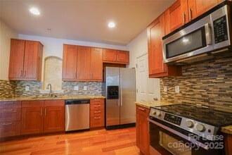 Building Photo - 14774 Via Sorrento Dr