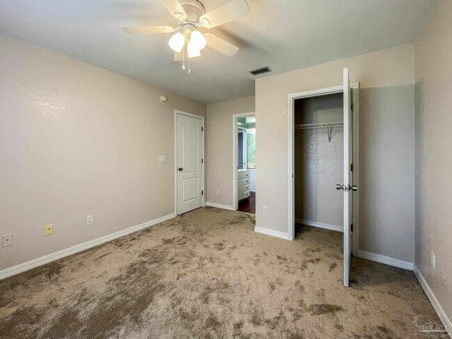 Building Photo - 512 Carson Dr