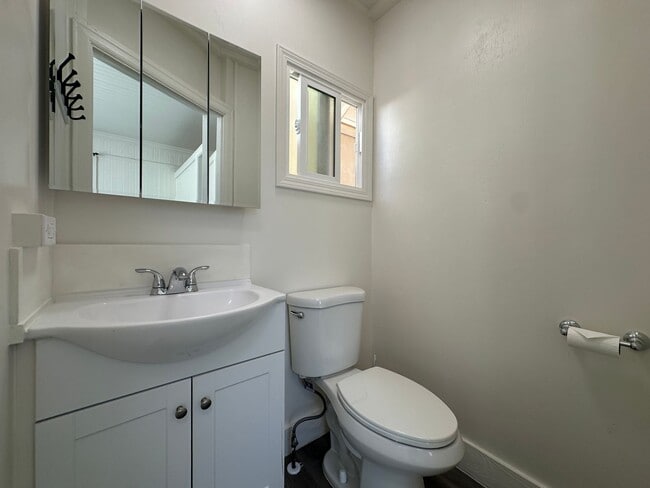 Building Photo - 1717 Kewalo St