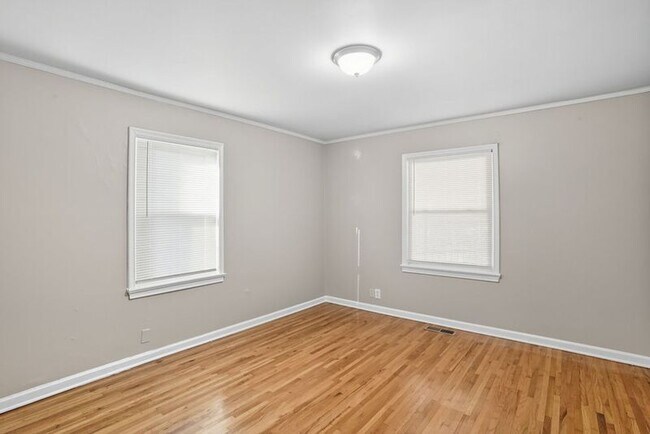 Building Photo - 1644 S Knoxville Ave