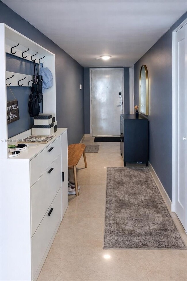 Building Photo - 1717 N Bayshore Dr