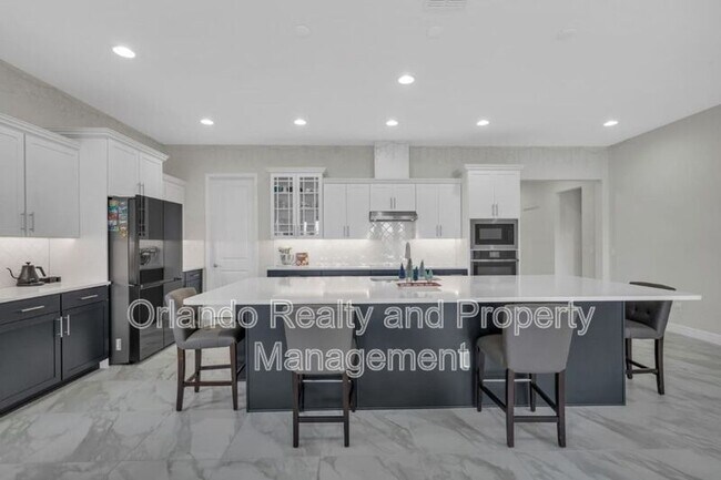 Building Photo - 15155 Mayberry Dr