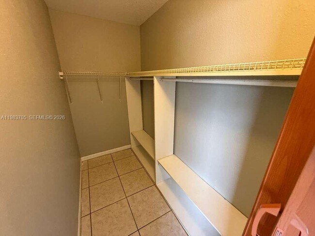 Building Photo - 2722 NW 22nd Ct