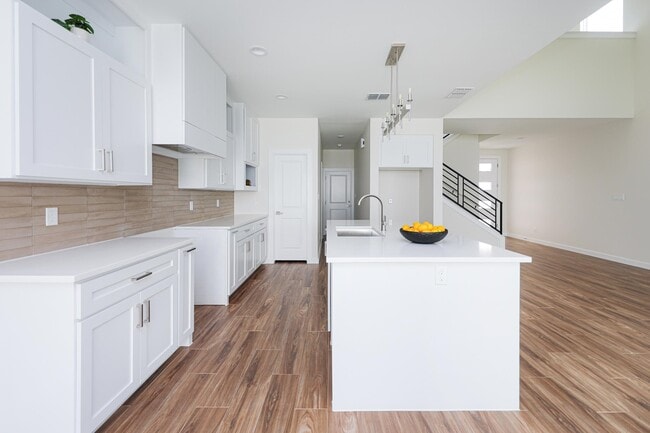 Building Photo - 7525 Cresta Bella St