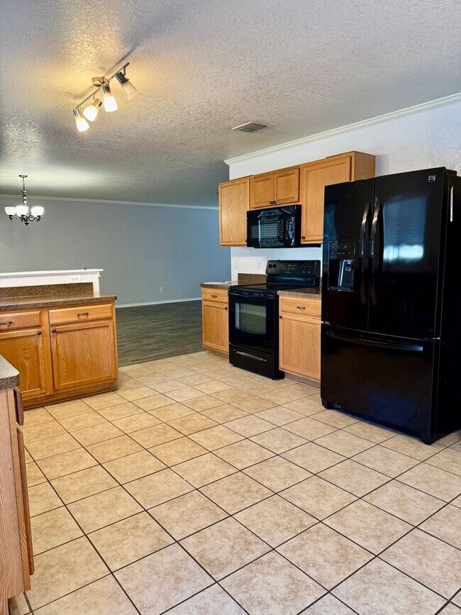 Building Photo - 204 Gatewood Oak