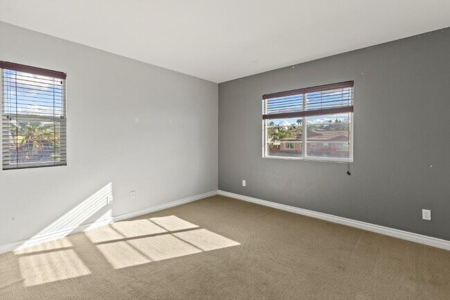 Building Photo - 28560 Sunridge Ct