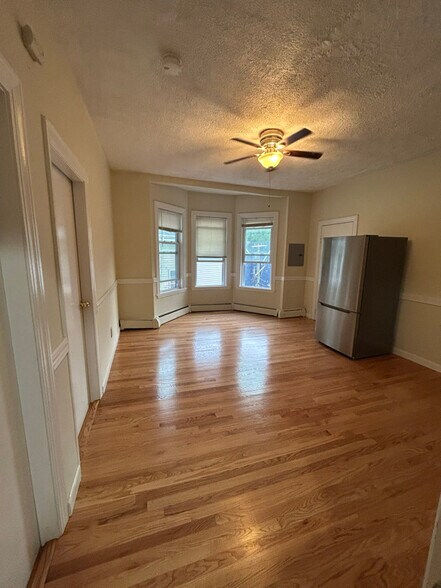 Primary Photo - 56 Mozart St