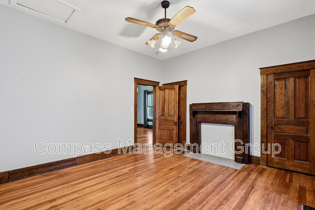 Building Photo - 424 E Burwell Ave