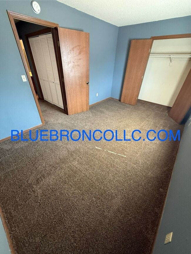 Building Photo - This one will go fast, marvelous 2 bedroom...