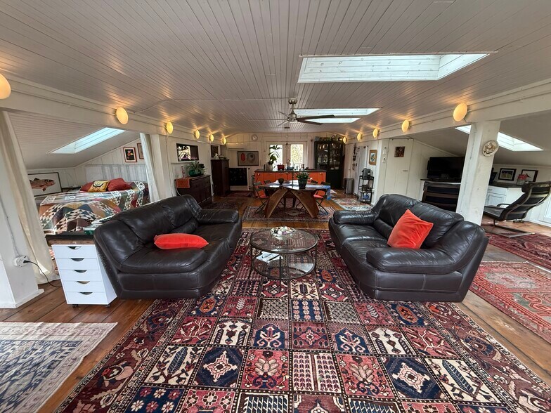 Living room - 60 Woodard Rd