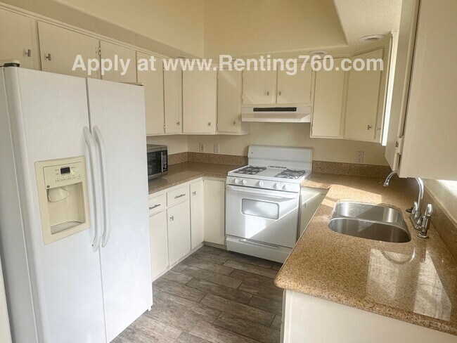 Building Photo - Cute and Cozy 2 Bed Home!