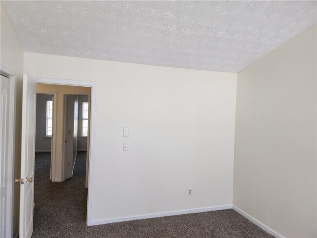 Building Photo - 2935 Fields Dr