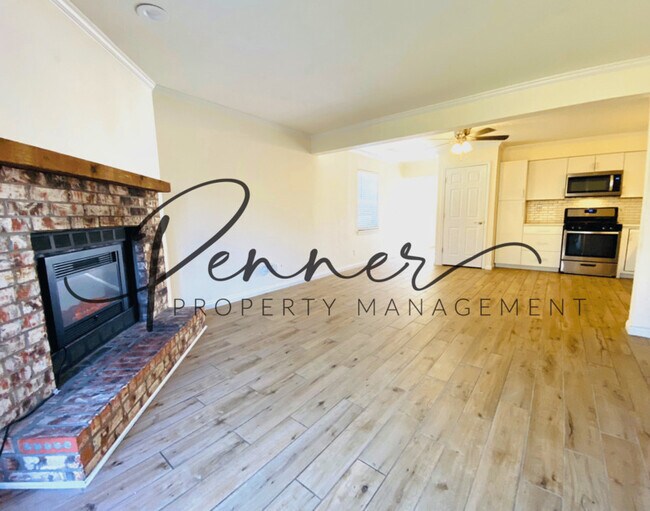 Building Photo - 449 NE Churchill St