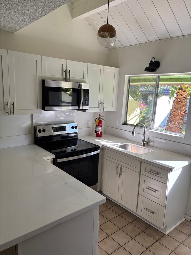 Building Photo - Hawaii Kai - The Village Green - 3 Bdrm/2 Bath/2 Prkg - $3,400