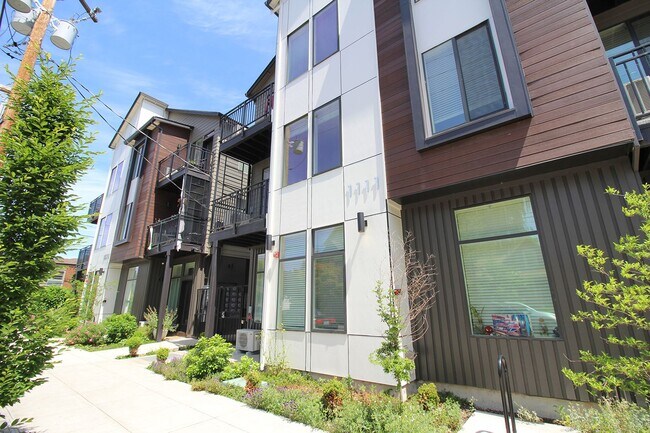 Building Photo - 1111 SE Tenino St