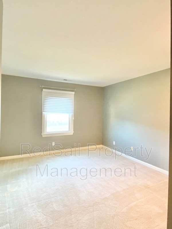 Building Photo - 6 Pine Lake Ct