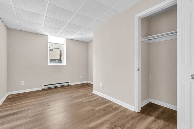 Building Photo - 439 Walnut St