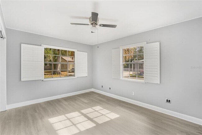 Building Photo - 6013 N Otis Ave