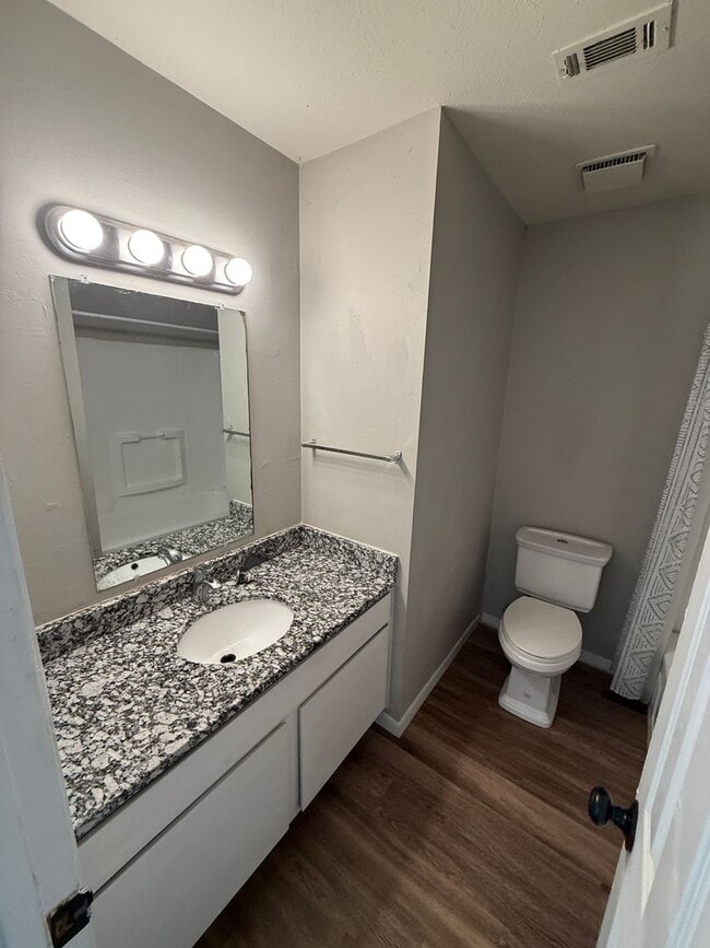 Building Photo - 2916 Bernice Dr