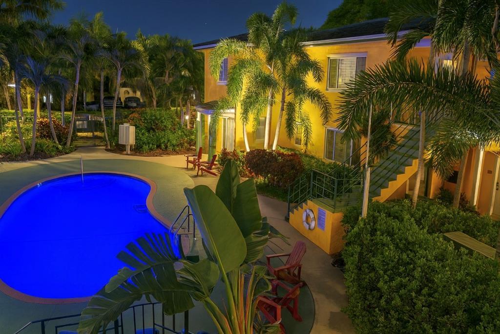 Building Photo - 729 NE 16th Ave