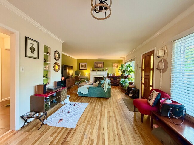 Building Photo - 1255 Logan Ave S