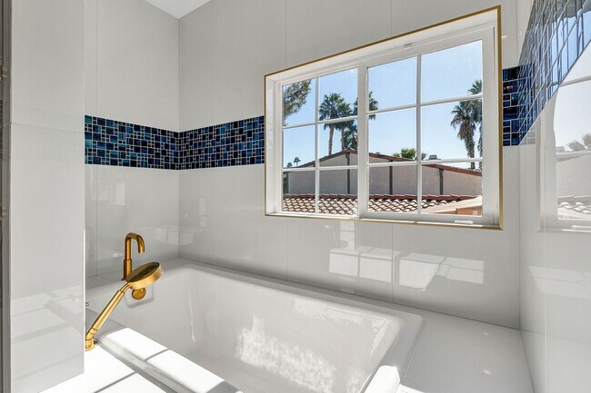 Building Photo - Stunning Remodeled 4-Bedroom Home in Exclu...