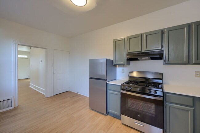 Building Photo - 227 S Ann St