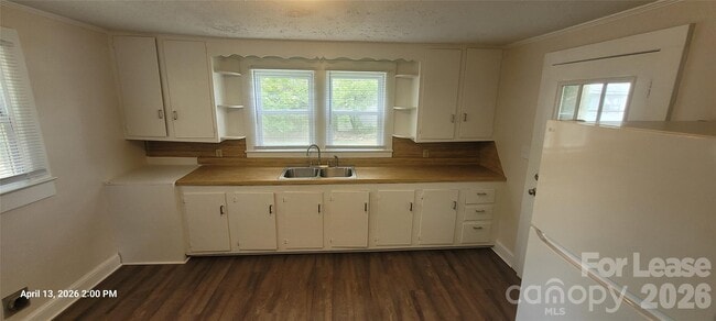 Building Photo - 804 Klondale Ave