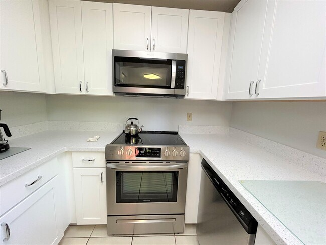 Building Photo - 3101 Lucerne Park Dr