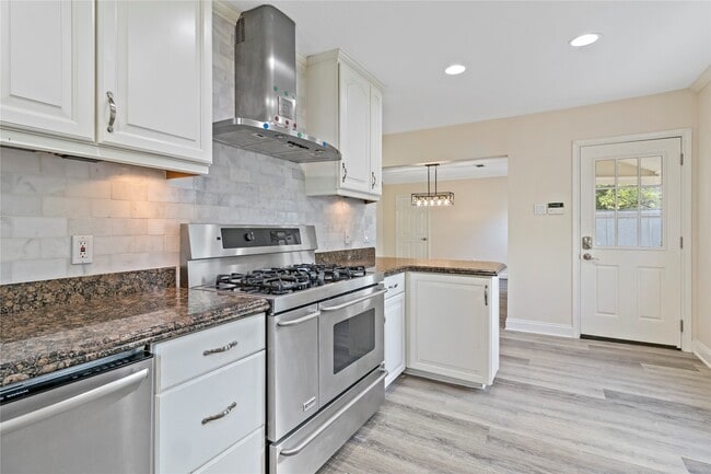 Building Photo - 2530 Wordsworth St