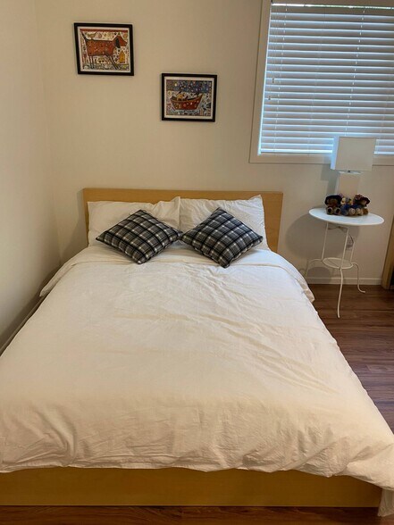 Building Photo - 4135 NW Walnut Pl