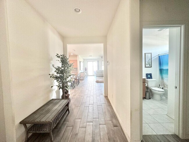 Building Photo - 16492 W Caldwell St