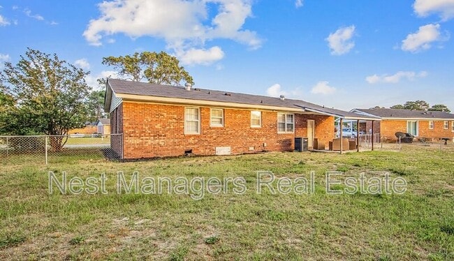 Building Photo - 2816 E Cramer Dr