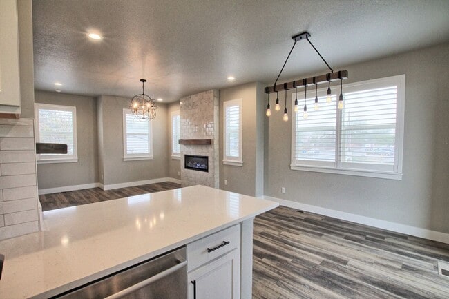 Building Photo - Newer 2 bed 2.5 bath Castle Rock townhome.