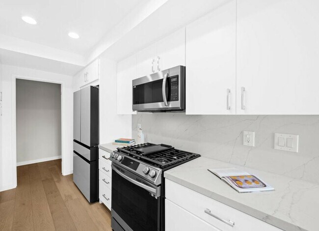 Building Photo - 266 S Madison Ave