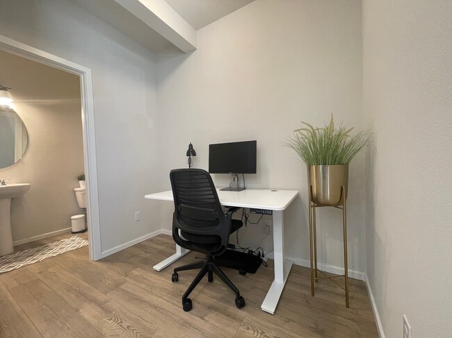 Office Nook - 7797 NW Spirea St