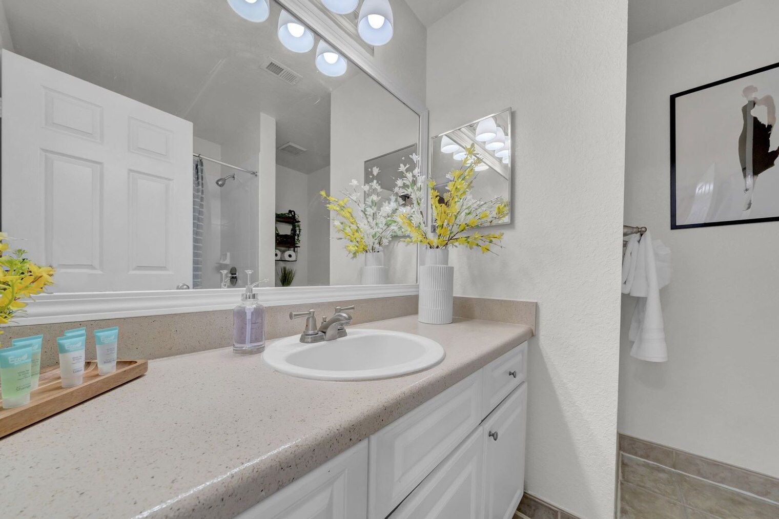 Building Photo - 10056 Montague St