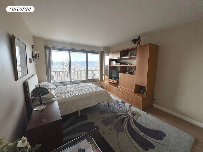 Building Photo - 4455-4465 Douglas Ave