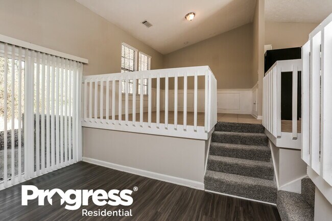 Building Photo - 792 Greenhedge Dr
