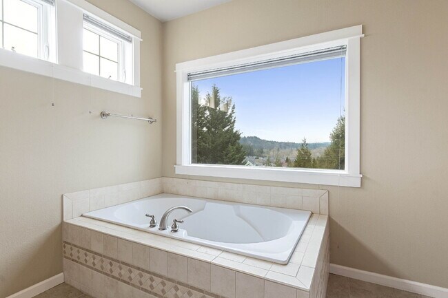 Building Photo - Beautiful, Spacious, Damascus Home with Incredible Views