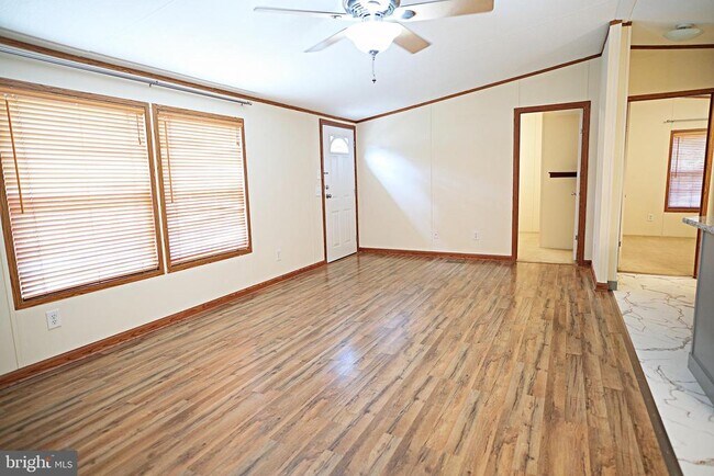 Building Photo - 45170 Settlers Ln