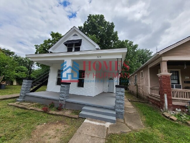 Building Photo - Downstairs | Three Bedroom Duplex