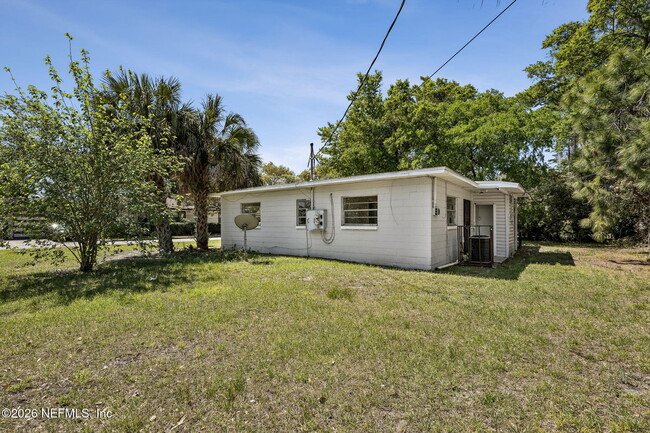 Building Photo - 1627 E 9th St