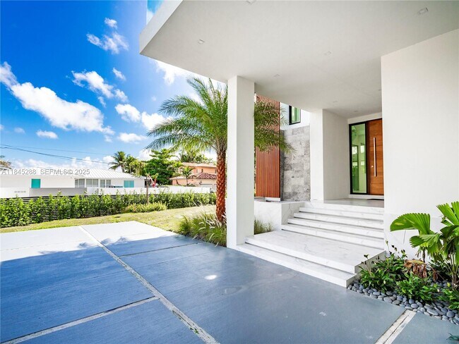 Building Photo - 1248 NE 89th St