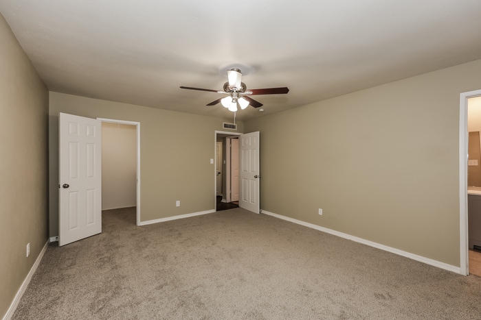 Building Photo - 404 Woodcrest Way