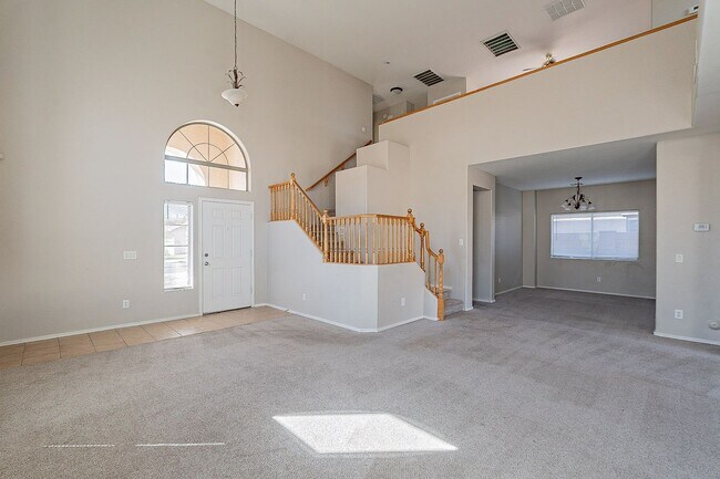 Building Photo - large 3 bedroom home for rent