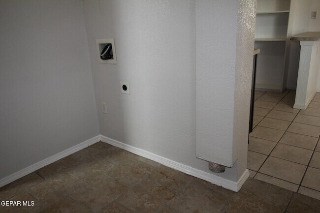 Building Photo - 906 Geronimo Dr